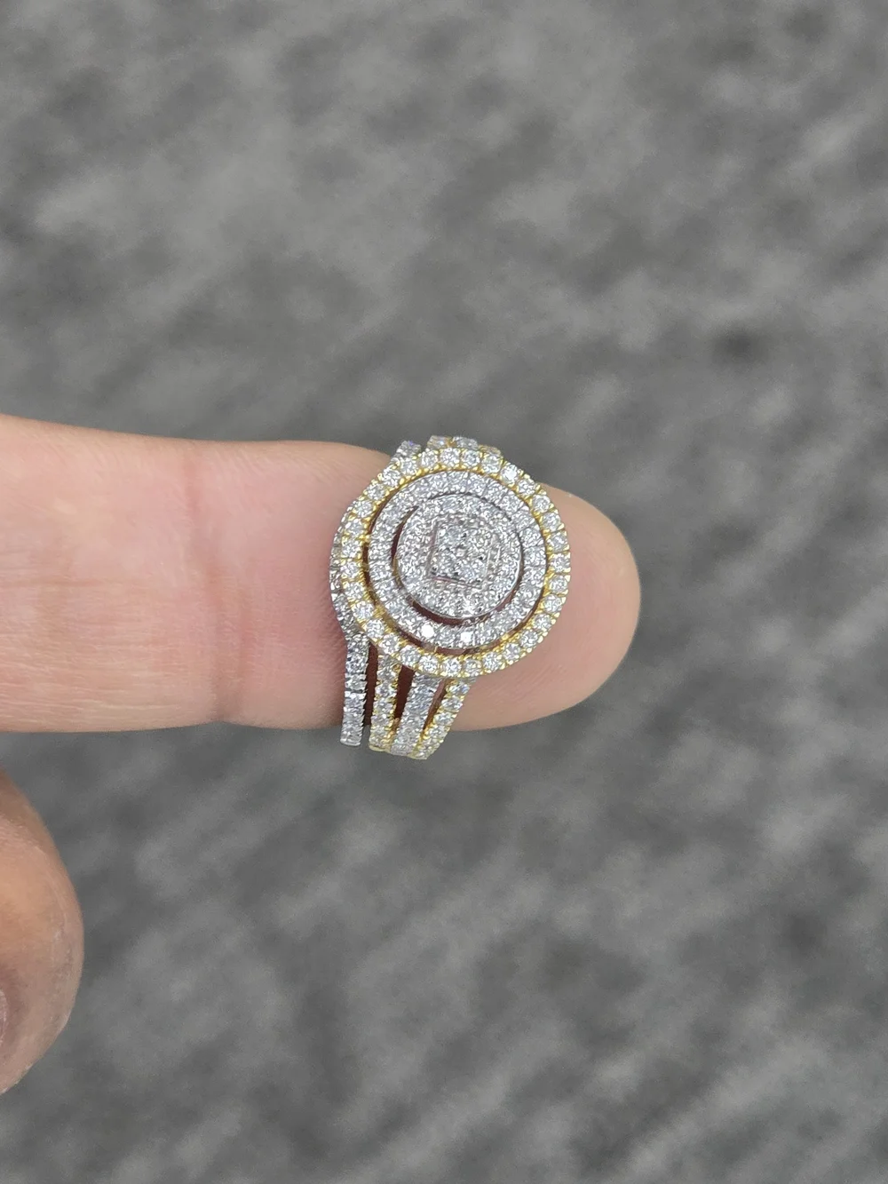 Real Diamknd 10kt Two-Tone Diamond Halo Statement Ring - White & Yellow